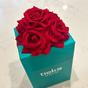 Tieks Rose Bouquet Flower Topper